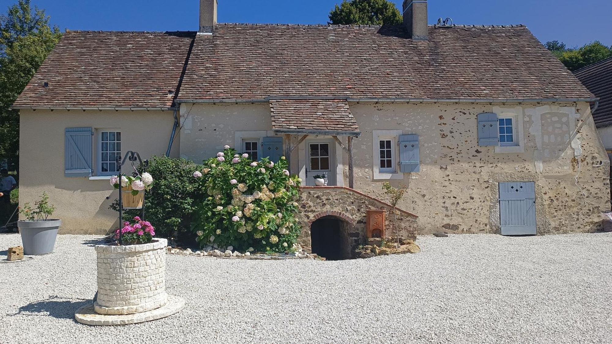 La Petite Maison Dans La Prairie Ecommoy Exterior photo